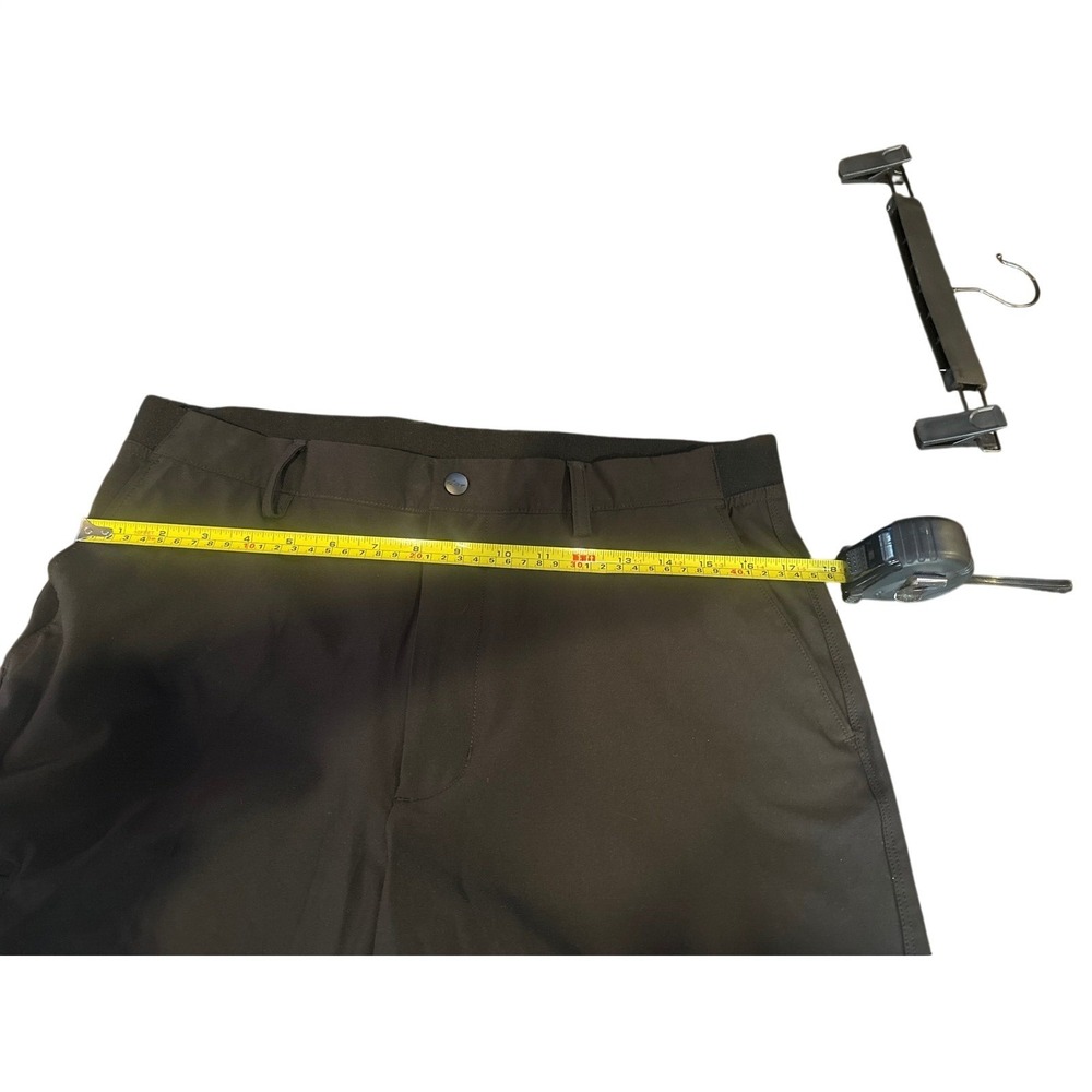 Greg Norman Shark Mens Black Performance Golf Shorts Size 34 Stretch Flat Front - Picture 2 of 7